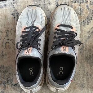 On Cloud Running Gray Sneakers with Peach Accents